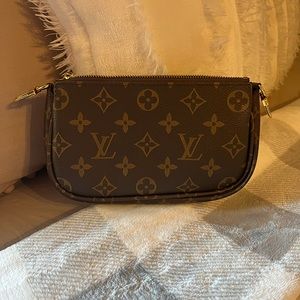 Small lv pouch